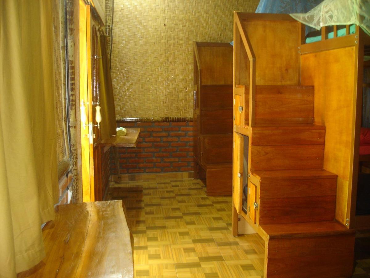 Dormitory Sedap Malam Singaraja Esterno foto